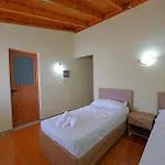 Xhovani Daire