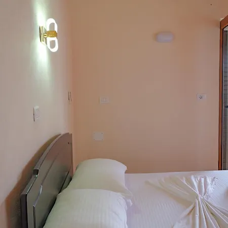 Apartamento Xhovani
