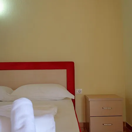 Xhovani Apartament *